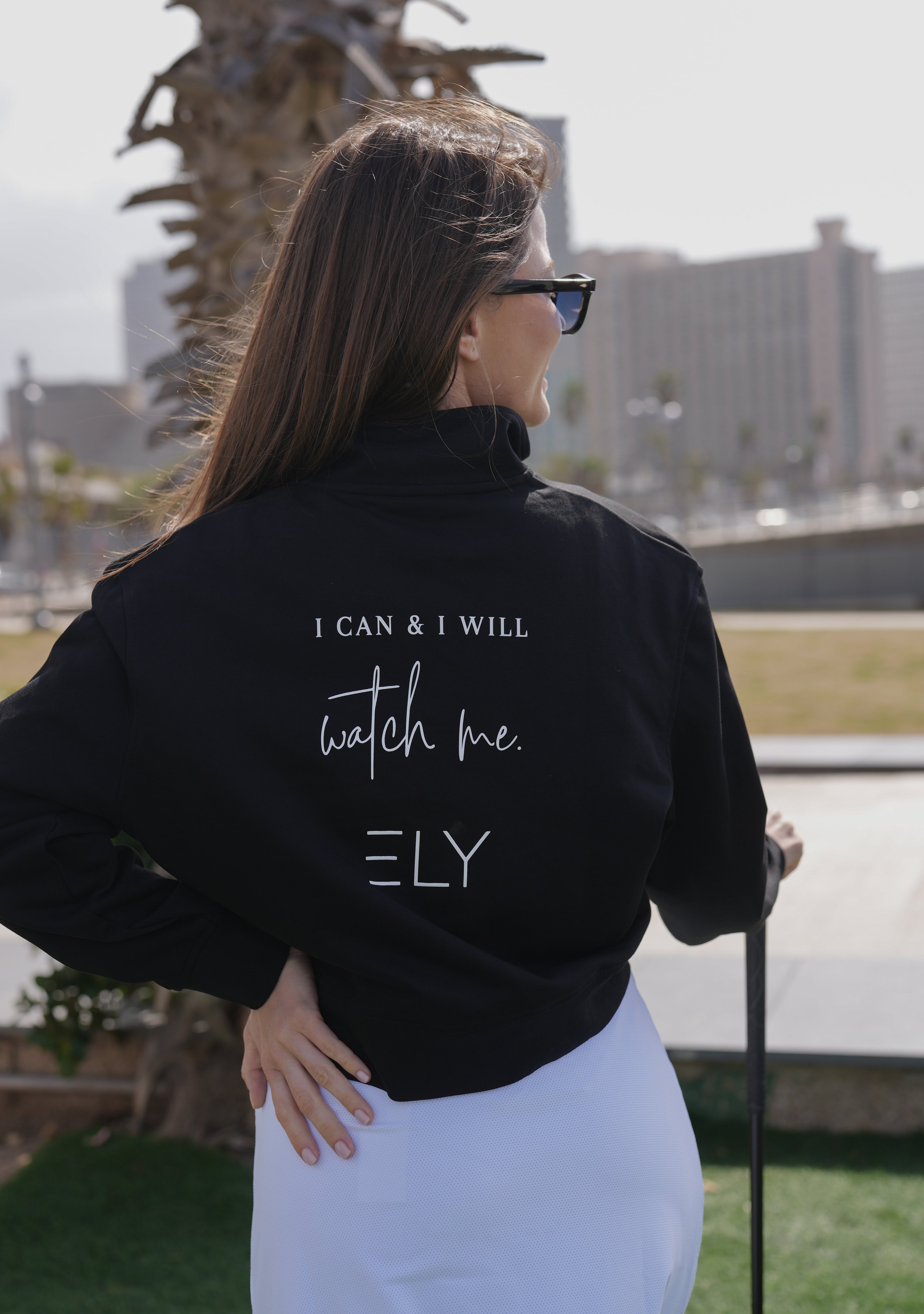 Pull court Slogan ELY à demi-zip