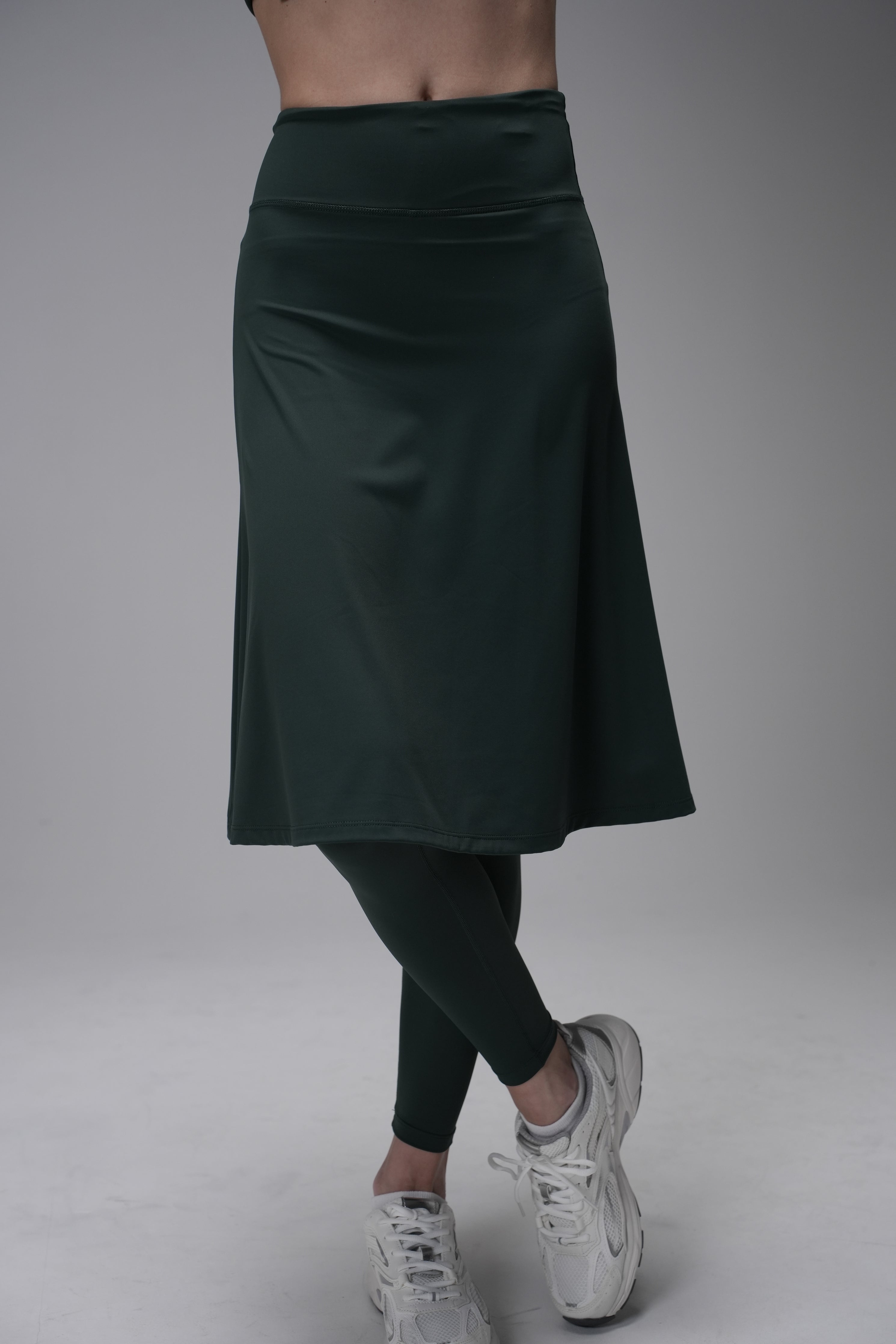 מכנסי חצאית LUX Motion - עם גזרה גבוהה וכיסים. אורך מתחת לברך