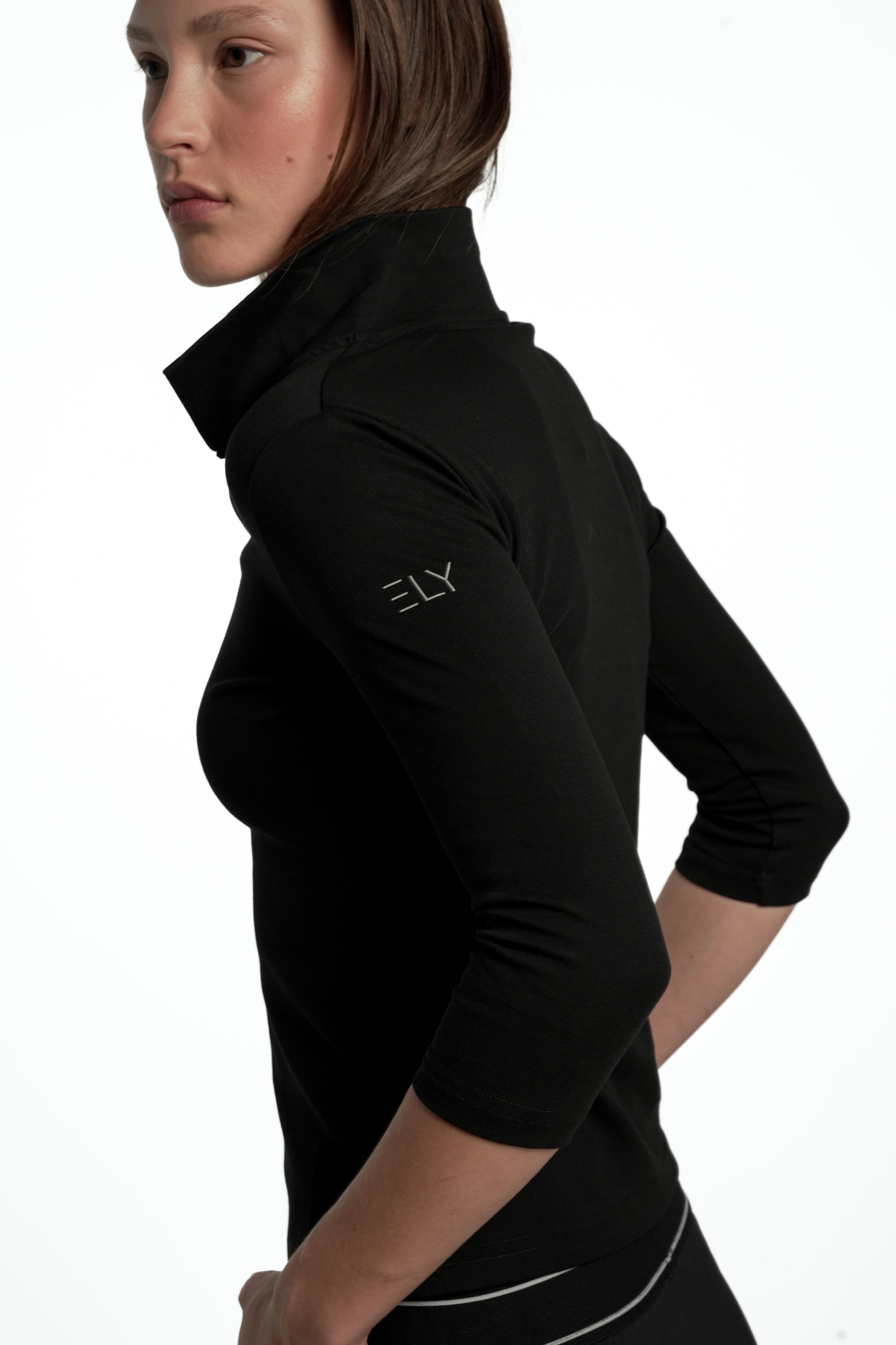 ELY Club V-Collar 3/4 Sleeve Top
